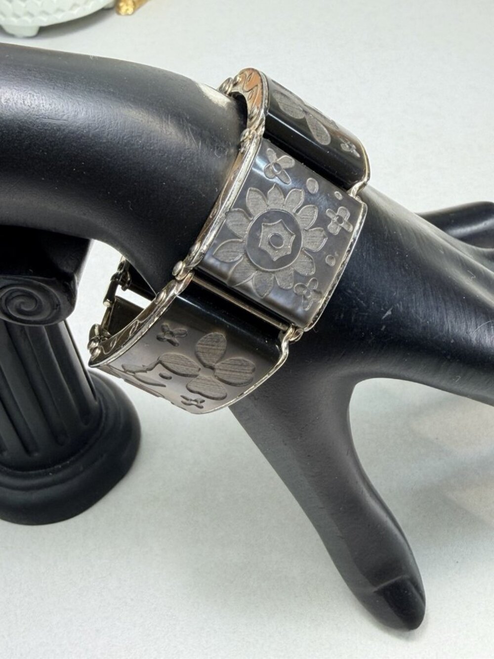 BRIGHTON MISTY MEADOW Floral Flower Gray Silver Plated BRACELET  Size 6.5" - Picture 2 of 9